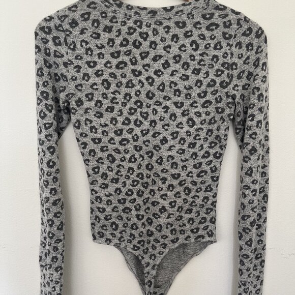 Abercrombie Long‑Sleeve Grey Leopard‑Print Bodysuit – Size XS - Picture 3 of 4